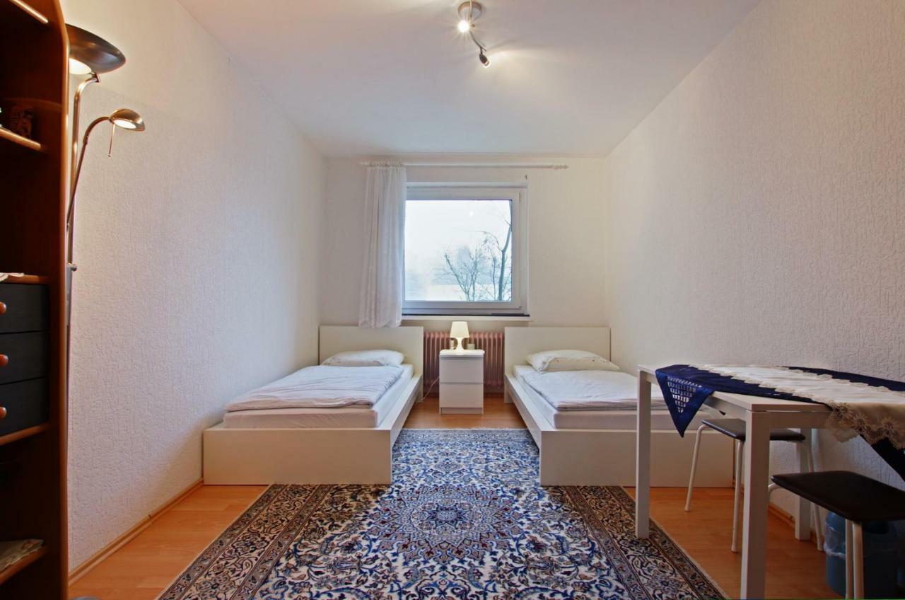Private Rooms Near Exhibition Center Hannover Eksteriør bilde