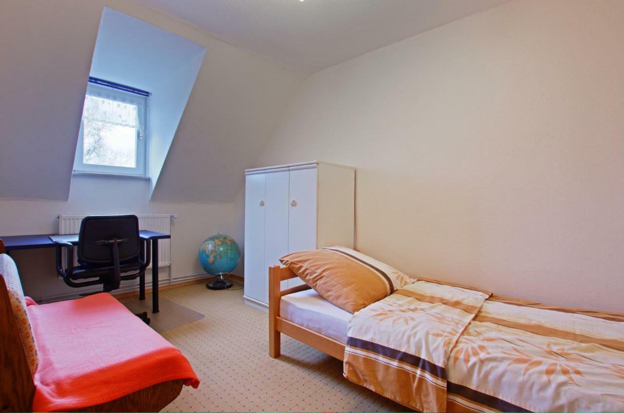 Private Rooms Near Exhibition Center Hannover Eksteriør bilde
